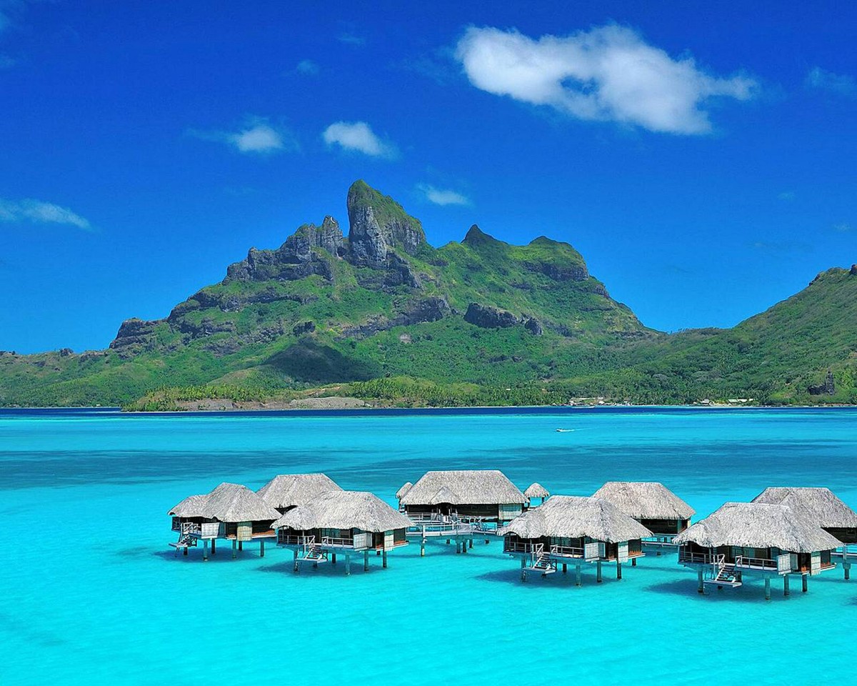 Bora-Bora-Bungalow-Water